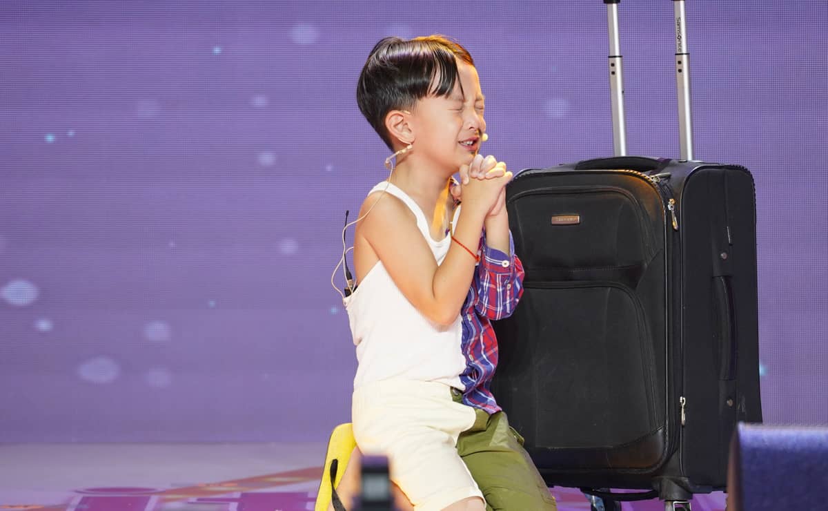 Boy Grand Winner Jaspher Baylon of SM City Trece Martires amazes the crowd with his acting skills.